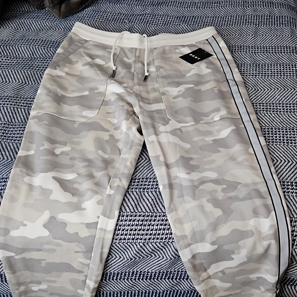 DKNY SET-Mens Camo Sweatshirt & Joggers.New w/ Tags!!